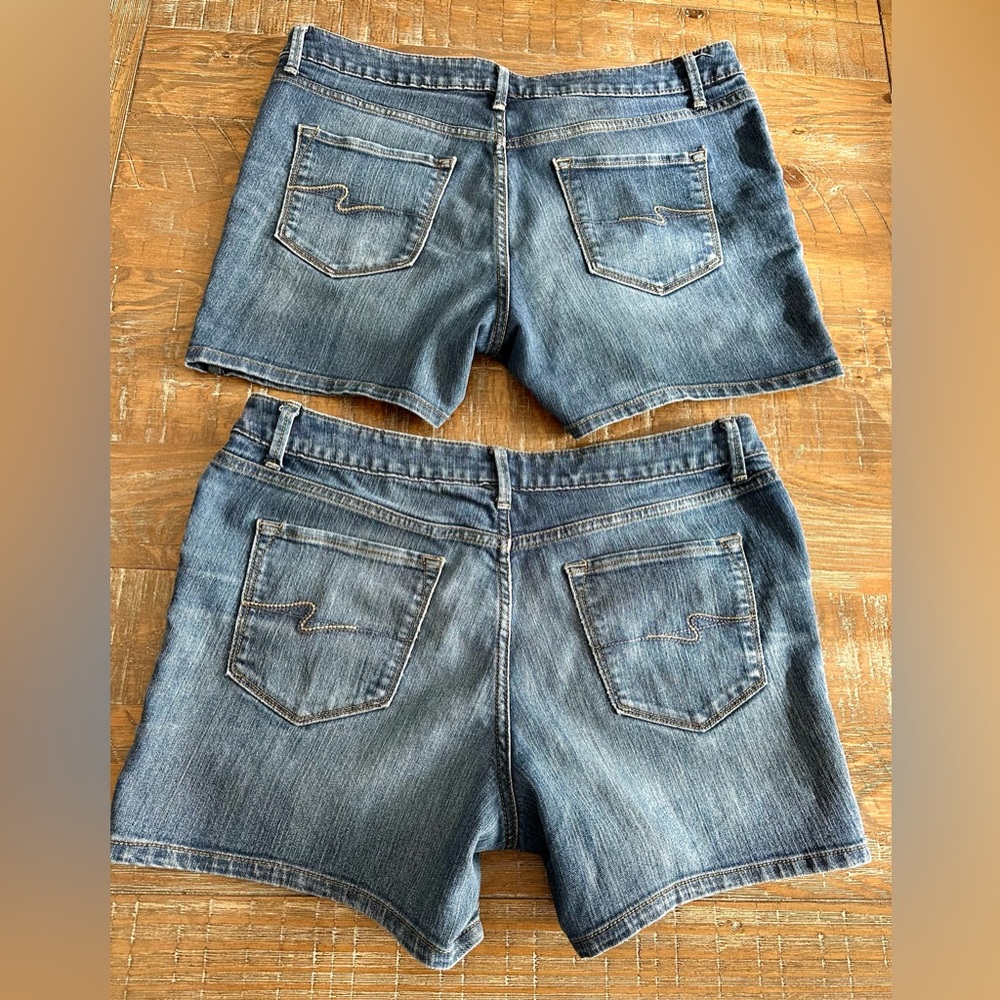 Two Women’s Sonoma Mid-Rise Denim Shorts, Size 12 - Picture 8 of 12